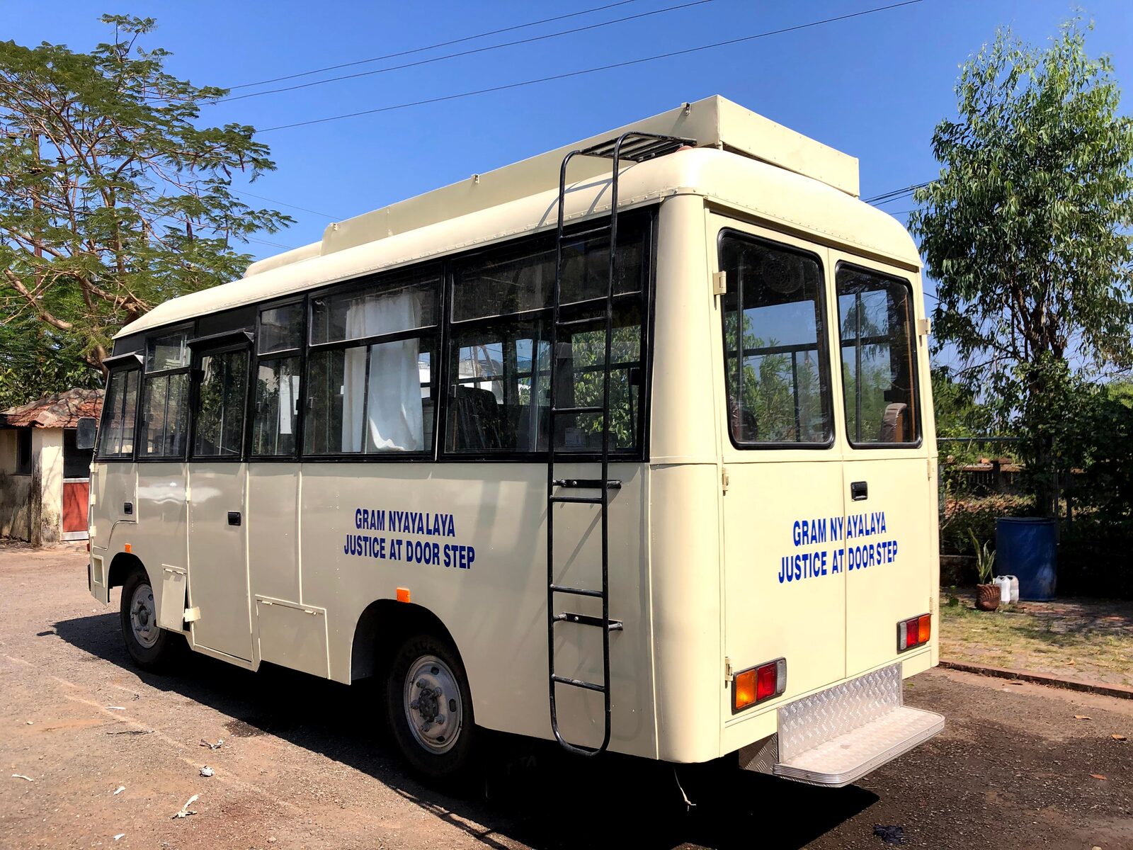 Court on Wheels mobile vehicle, cream livery